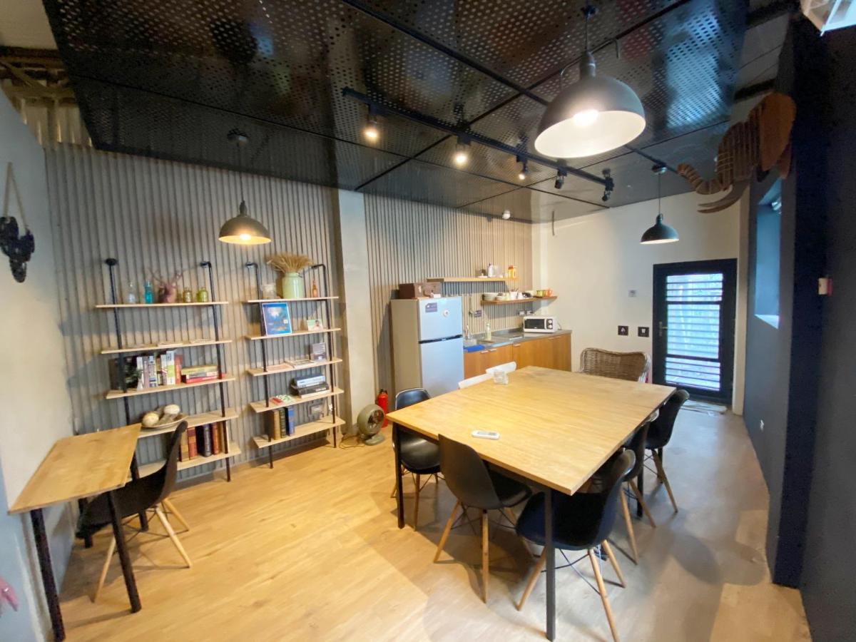 Fengjia Living Lab Hostel Taichung Buitenkant foto